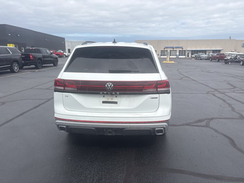 Used 2024 Volkswagen Atlas Peak Edition SE AWD/4WD image 17