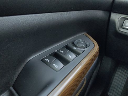 Used 2021 GMC Acadia SLE w/ Driver Convenience Package FWD image 27