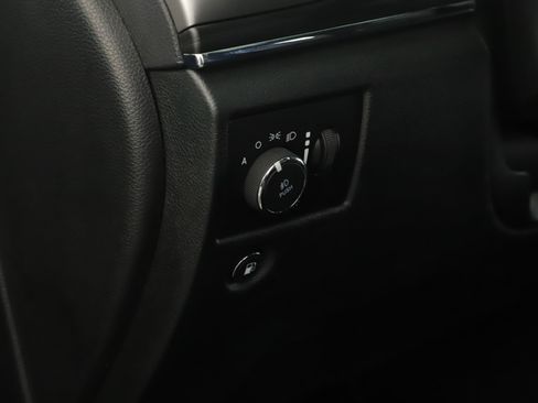 Used 2020 Jeep Grand Cherokee Limited AWD/4WD image 9