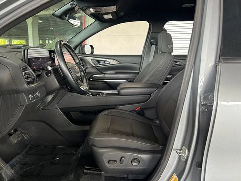Used 2024 Chevrolet Traverse LT AWD/4WD image 16
