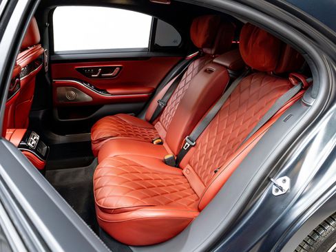 Used 2022 Mercedes-Benz S 580 4MATIC Sedan w/ AMG Line Package image 42