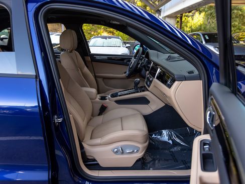 Certified 2026 Porsche Macan AWD/4WD image 57