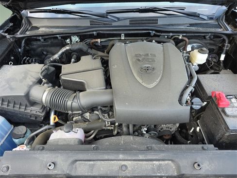 Used 2023 Toyota Tacoma Limited image 10