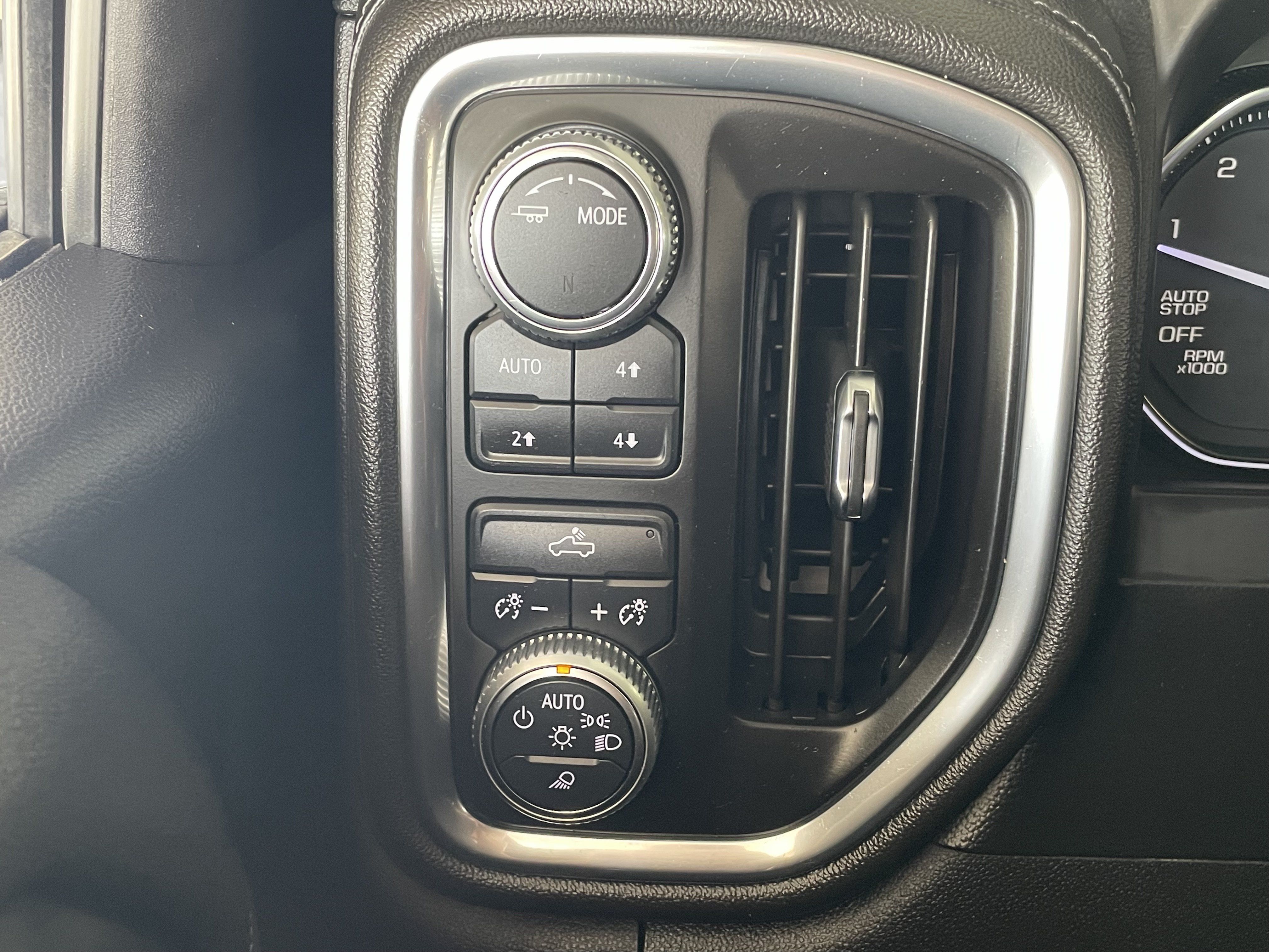 Used 2020 GMC Sierra 1500 SLE w/ SLE Value Package AWD/4WD image 31