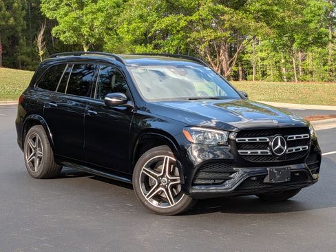 Used 2022 Mercedes-Benz GLS 450 4MATIC w/ AMG Line Exterior image 2
