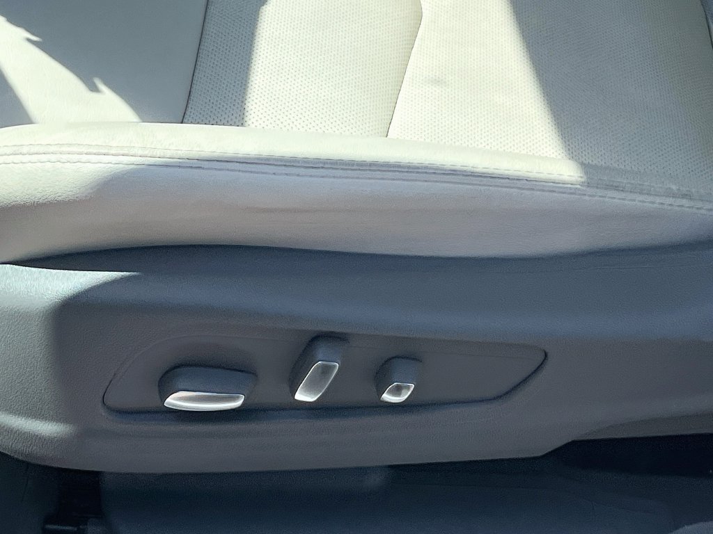 Used 2025 Cadillac XT5 Premium Luxury w/ LPO, Floor Liner Package FWD image 20