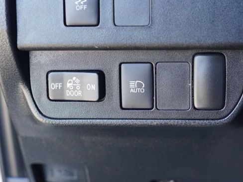 Used 2021 Toyota Tacoma SR5 RWD image 19