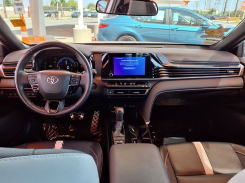 Used 2025 Toyota Camry SE FWD image 13