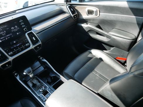 Used 2021 Kia Sorento EX image 11