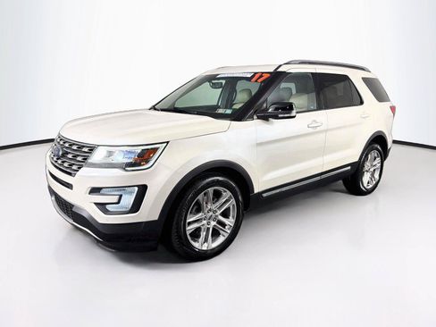 Used 2017 Ford Explorer XLT w/ Equipment Group 202A AWD/4WD image 7