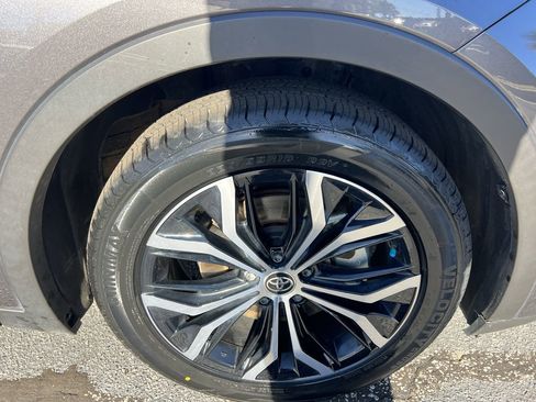 Used 2024 Toyota Crown XLE image 13