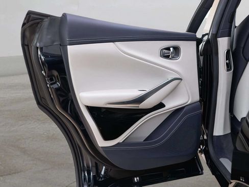 Used 2023 Aston Martin DBX AWD/4WD image 37