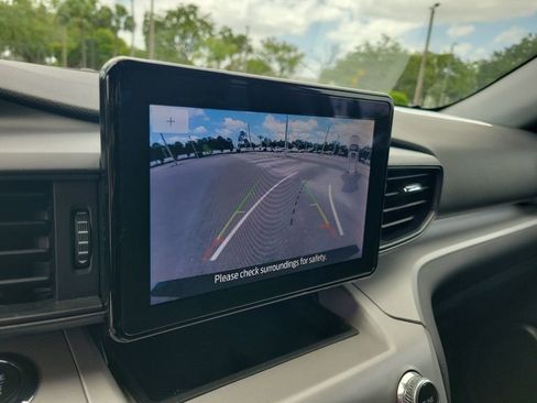 Used 2023 Ford Explorer XLT image 34