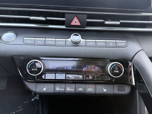 Used 2025 Hyundai Elantra SEL FWD image 50