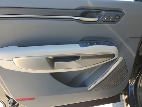 Used 2026 Kia EV9 Wind image 27