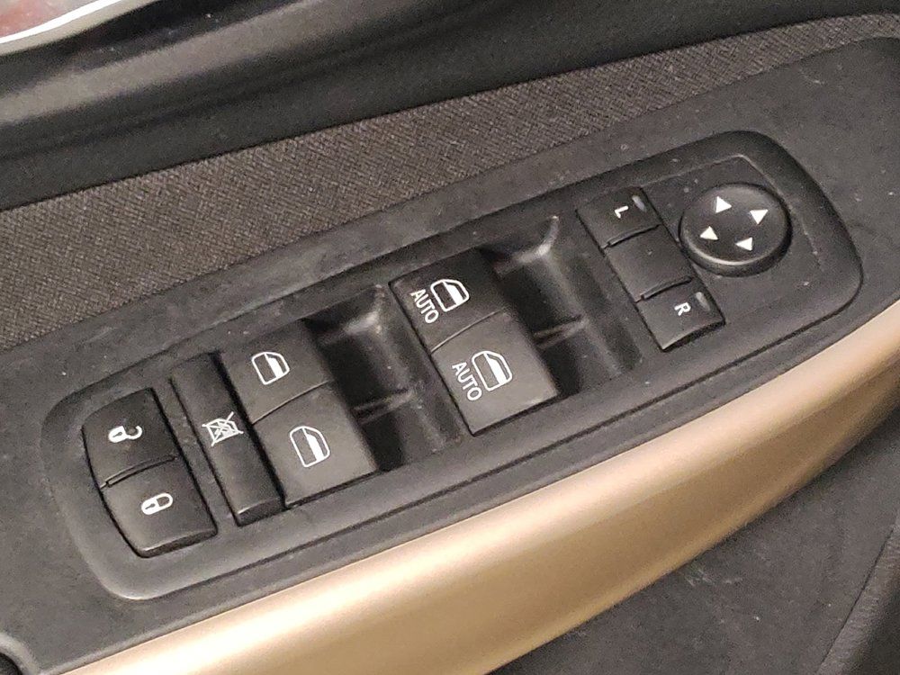 Used 2017 Jeep Cherokee Latitude w/ Safety/Convenience Group FWD image 27