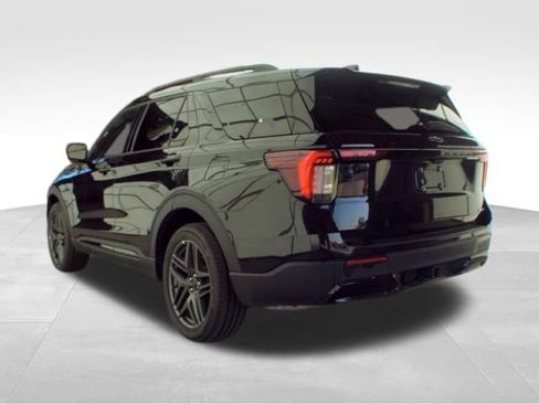 Used 2025 Ford Explorer ST-Line w/ ST-Line Street Pack AWD/4WD image 5