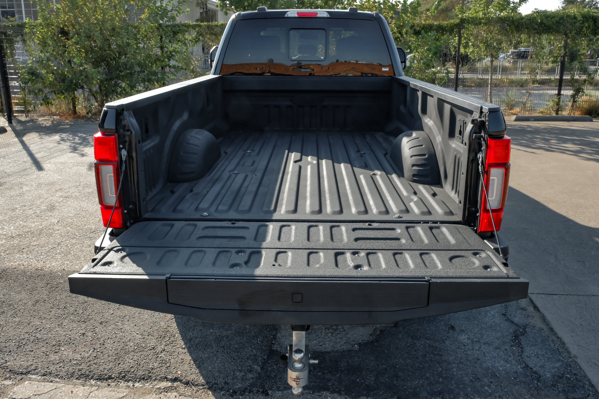 Used 2022 Ford F350 Lariat w/ Black Appearance Package AWD/4WD image 62