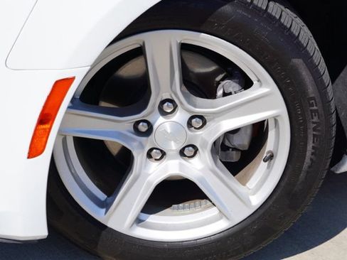 Used 2017 Chevrolet Camaro LT RWD image 11