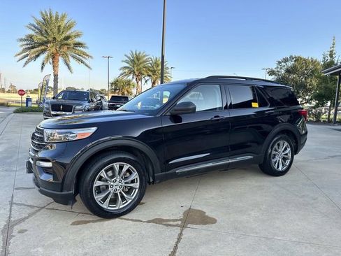 Certified 2022 Ford Explorer XLT w/ Equipment Group 202A image 5