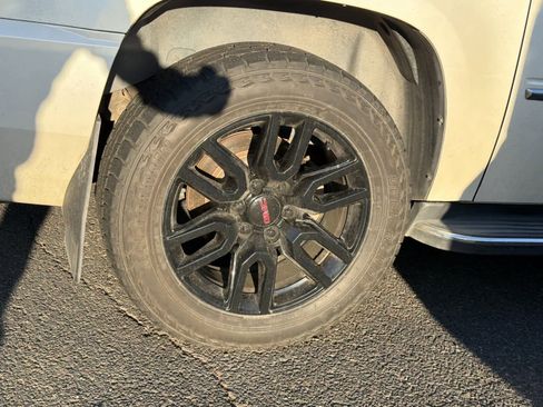 Used 2011 Cadillac Escalade ESV Luxury image 7