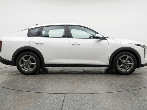 Used 2025 Kia K4 FWD image 11