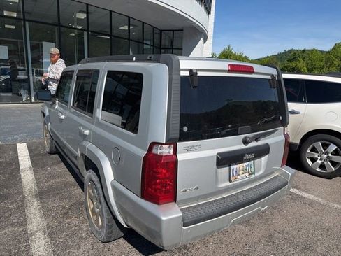 Used 2007 Jeep Commander Sport AWD/4WD image 2