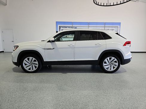 Certified 2023 Volkswagen Atlas Cross Sport SE w/ Panoramic Sunroof Package FWD image 5