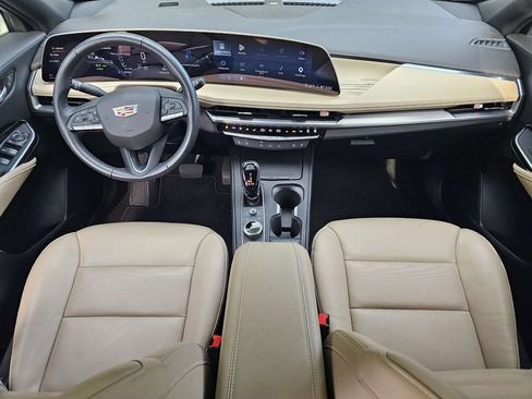 Used 2025 Cadillac XT4 Premium Luxury FWD image 15