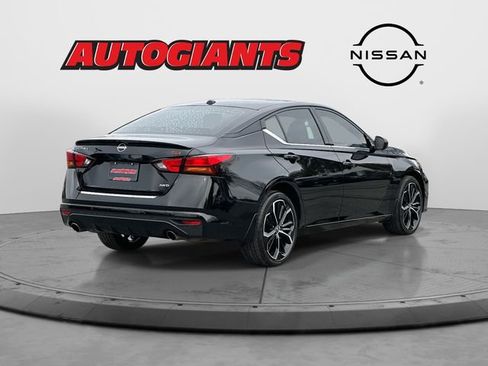 Used 2023 Nissan Altima 2.5 SR w/ SR Premium Package image 2