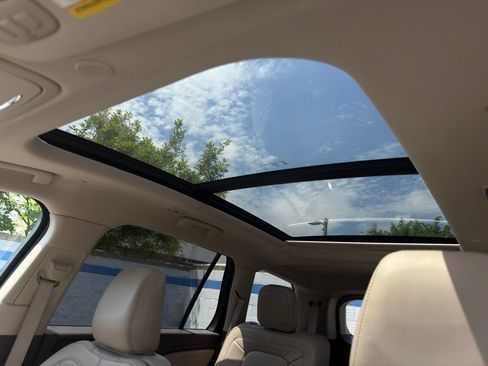 Used 2021 Lincoln Aviator Reserve w/ Elements Package Plus AWD/4WD image 11