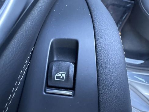 Used 2025 BMW X5 xDrive50e image 28