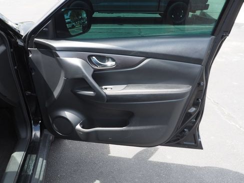 Used 2019 Nissan Rogue SV w/ Premium Package FWD image 18