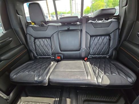 Certified 2024 GMC Sierra 1500 AT4 w/ Technology Package AWD/4WD image 8