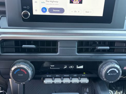 Used 2025 Toyota 4Runner SR5 AWD/4WD image 20