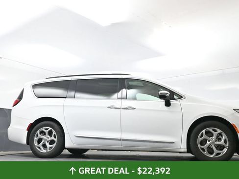 Used 2023 Chrysler Pacifica Limited FWD image 58