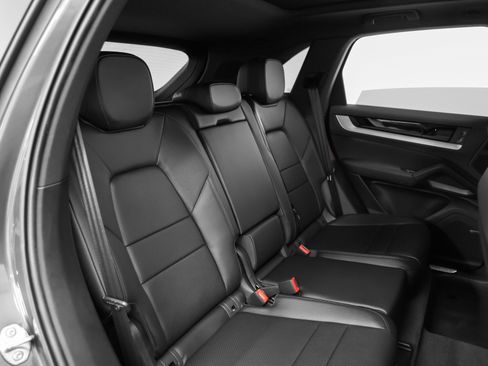 Certified 2025 Porsche Cayenne image 21
