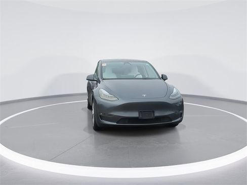 Used 2023 Tesla Model Y Long Range image 2