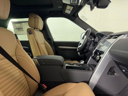 Used 2025 Land Rover Discovery Dynamic SE image 34