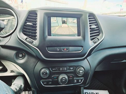 Used 2020 Jeep Cherokee Latitude Plus w/ Cold Weather Group image 30