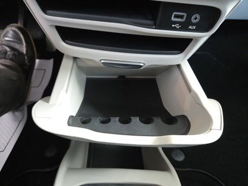 Used 2017 Chrysler Pacifica LX image 49