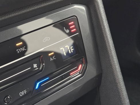 Certified 2024 Volkswagen Tiguan SE image 35