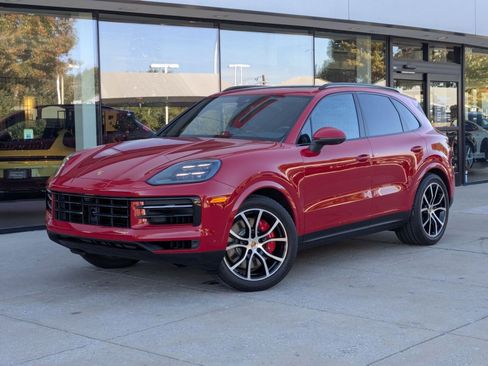 Used 2024 Porsche Cayenne S image 1