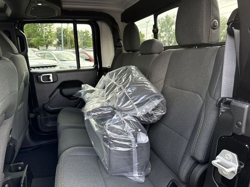New 2026 Jeep Gladiator Sport AWD/4WD image 19