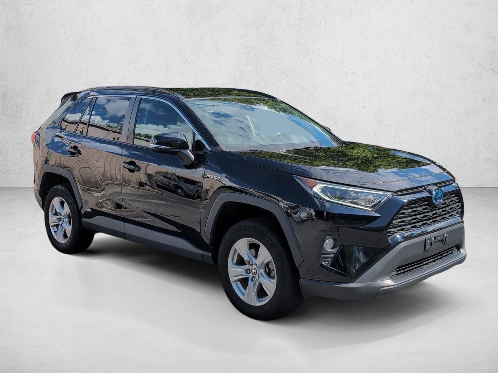 Used 2021 Toyota RAV4 XLE w/ XLE Grade Weather Package AWD/4WD image 3