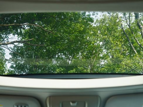 Used 2016 Chrysler Town & Country Touring-L FWD image 24