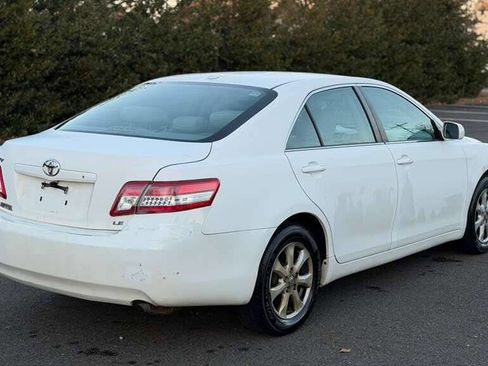 Used 2011 Toyota Camry LE image 7