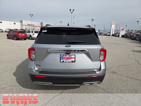 Used 2023 Ford Explorer XLT w/ Equipment Group 202A AWD/4WD image 29
