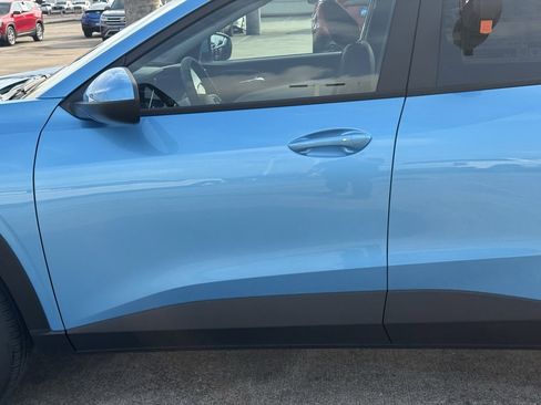 New 2026 Chevrolet Trax LT w/ Sunroof Package image 18