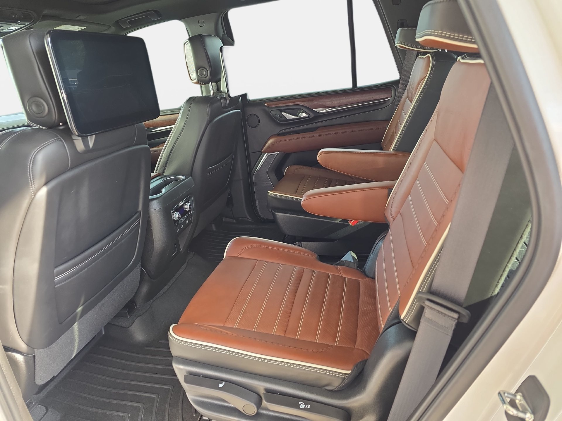 Used 2023 GMC Yukon Denali Ultimate AWD/4WD image 14